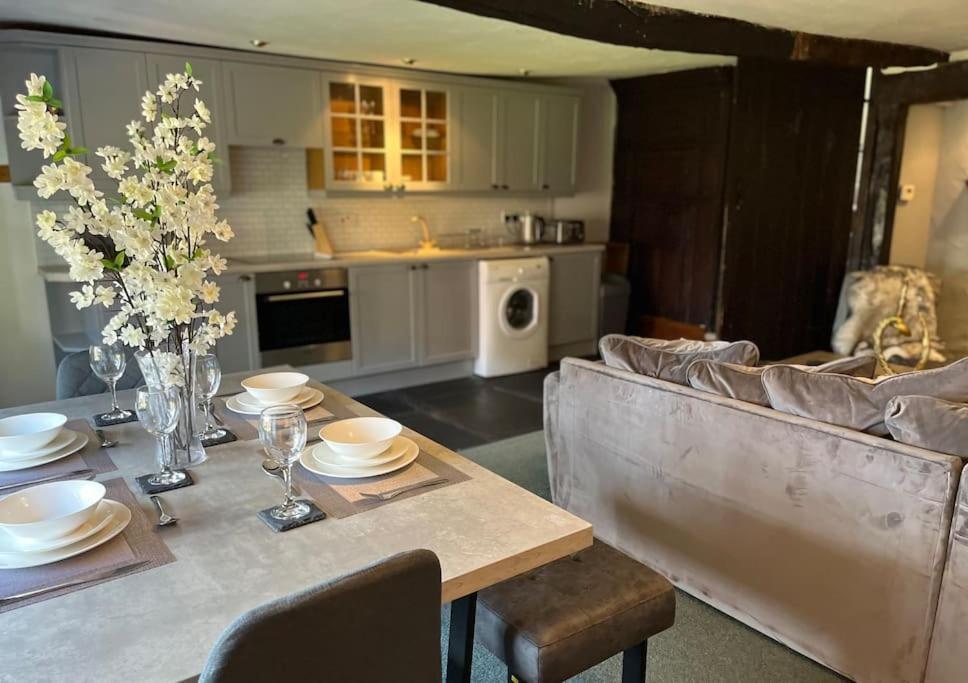 The Old Post Office, Cosy Grade II Listed 2 Bed Apartment 温德米尔 外观 照片