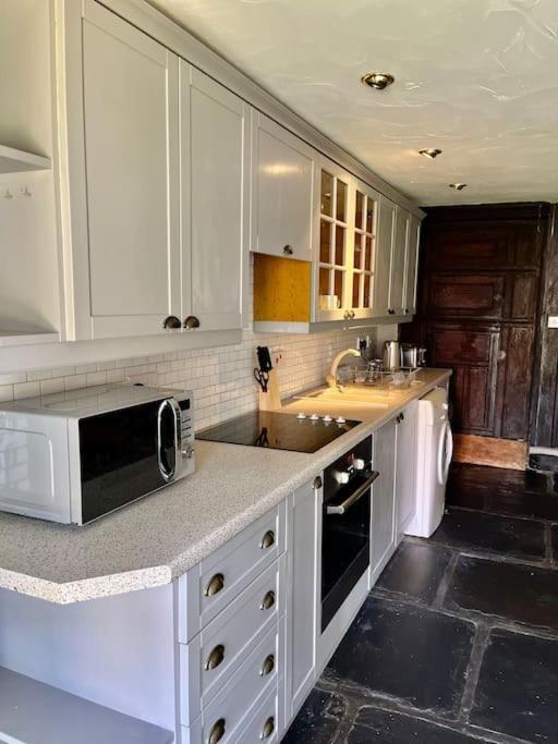 The Old Post Office, Cosy Grade II Listed 2 Bed Apartment 温德米尔 外观 照片